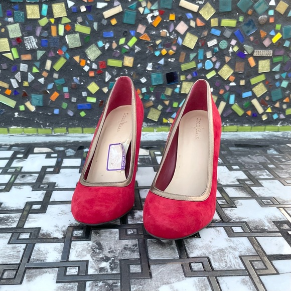 RED SHOES! Suede Cole Haan Party Pumps with Chunky Gold Heels size 9.5 - Picture 2 of 10